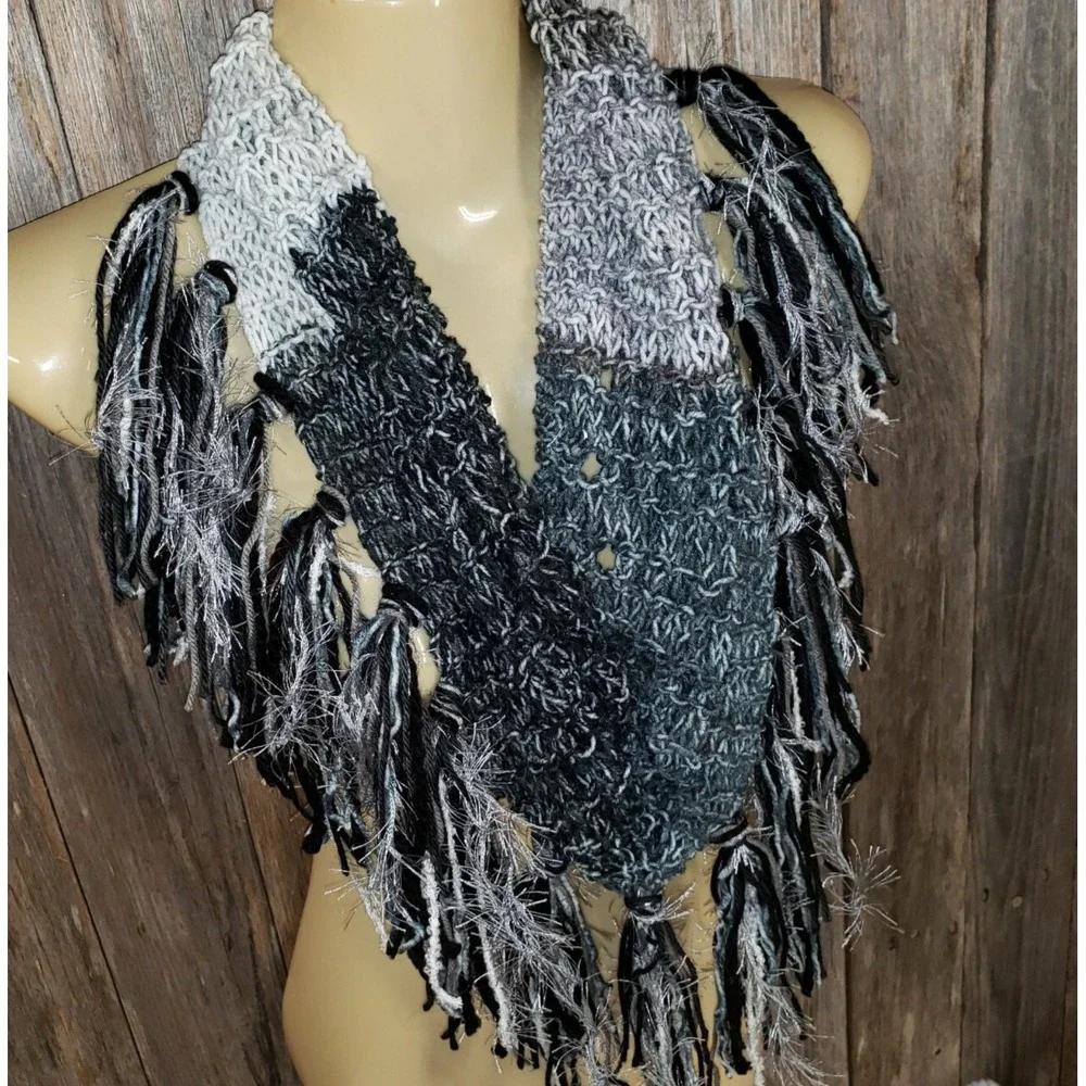 NEW Hand Knitted Black Gray White‎ Ombre Boho Cowl Scarf Fringe Festival Indie